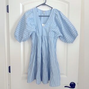 a new day XS relaxed fit light blue striped puffy sleeve v neck dress NWT
